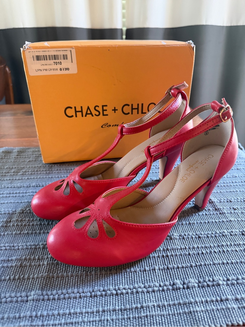 Chase + Chloe Comfort T-Strap Heels – Red – Women’s Size 9 – Like New - Picture 2 of 8